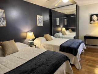 NY - NJ Tennis Suites - Sleeps 40 - 15 Mins to NYC - Union City - 7