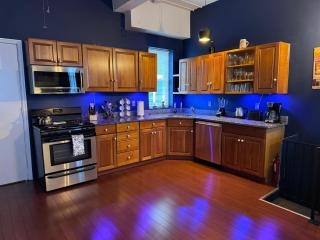 Triple See NY Now - Sleeps 41 -15 Mins to NYC - Union City - 2
