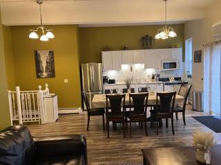 Mega Stunning Skyline View - APT 4-5 Combination - 6 Bedroom - Sleeps 25 - 15 mins to NYC - 0
