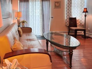 Mega Stunning Skyline View - APT 4-5 Combination - 6 Bedroom - Sleeps 25 - 15 mins to NYC - Union City - 3