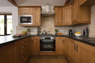 Hot Tub Bungalow - Close to Portreath - Free WiFi - Free Parking - Pet Friendly - 2