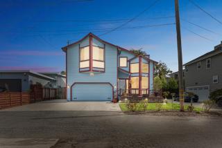 Coastal Getaway home - 8