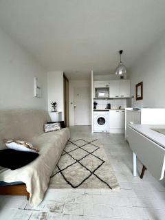 Joli studio avec piscine. - 3