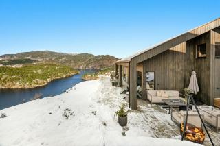 Cabin Overlooking Ryfylke Fjord - - 0