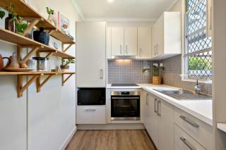 Bay Breeze - Sleeps 4 - Walk to Bay - Deception Bay - 4