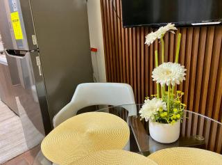 Air Residence T1 Amazing Makati Luxury Condo 66 sq m 300Mbps Fast - Manila - 9