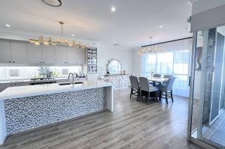 Lotus Grand Home in Mango Hill Sleeps 8 - 5