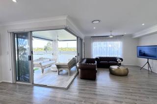 Lotus Grand Home in Mango Hill Sleeps 8 - North Lakes - 9