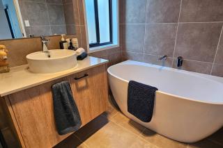 Noble Casa Brand New Estate Sleeps 8 Burpengary East - Morayfield - 5