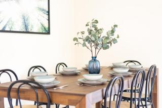 Urban Escape Spacious Home in Rothwell Sleeps 8 - 9