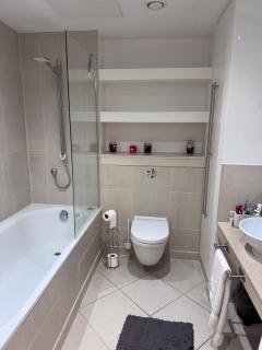 Spare Room in All-Female 2-Bedroom Flat-Female Only! - London - 7