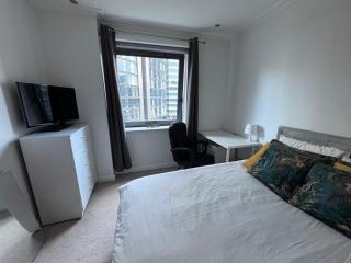 Spare Room in All-Female 2-Bedroom Flat-Female Only! - London - 8