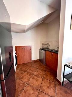 Spacious 2-bed, 2-bath villa with garden and parking - 2