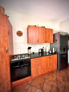 Spacious 2-bed, 2-bath villa with garden and parking - 3