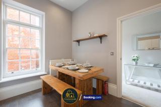 4-Bedroom House by Townhouse Stays, Short Lets & Serviced Accommodation in Colchester with Garden, Free Parking & WiFi - 6