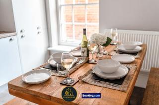 4BR Contractor House by Townhouse Stays, Short Lets & Serviced Accommodation in Colchester Free Parking, Garden & WiFi - 2