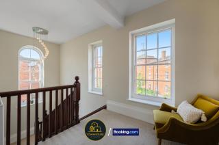 4-Bedroom House by Townhouse Stays, Short Lets & Serviced Accommodation in Colchester with Garden, Free Parking & WiFi - 4