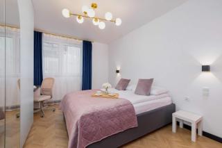 Spacious Apartment for 4 People by Renters Prestige - Kattowitz - 8