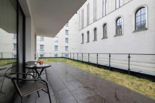 Spacious Apartment for 4 People by Renters Prestige - Kattowitz - 4