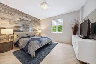 Beautifully Furnished 2 Bedroom Oceanfront Condo - Palm Beach Shores - 4
