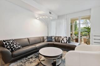 Beautifully Furnished 2 Bedroom Oceanfront Condo - Palm Beach Shores - 0