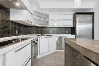 Beautifully Furnished 2 Bedroom Oceanfront Condo - Palm Beach Shores - 6