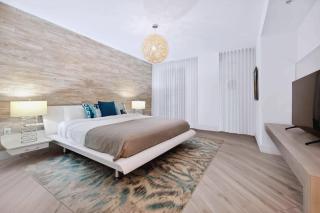 Beautifully Furnished 2 Bedroom Oceanfront Condo - Palm Beach Shores - 3