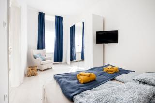 Bright and Cozy Urban Getaway - 7