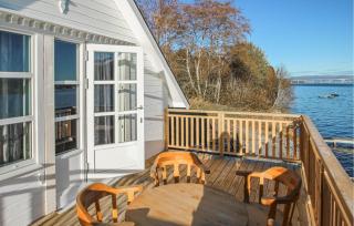 2 Bedroom Amazing Apartment In Vestnes - Vestnes - 1