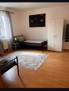 Monteurwohnung ,Balkon, Parken frei, nur 12 Min nach Bayreuth, Gepflegt - - 4