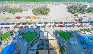 Onyx Breeze - Pool & Spa Beach Resort - 1