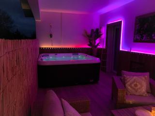 Le Cocon Rose Jacuzzi privé rêve et Douceur - Belin-Beliet - 0