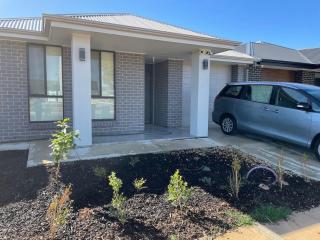 Modern Brand New 4BR Family Home Walkable to Shops - Smithfield - 8