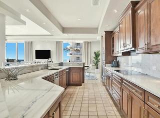 Stunning 5 Bedroom 5 Bath Gulf-Front Condo - Pensacola - 4