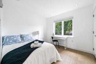 Charming 2-BD Retreat in the Heart of Vancouver - 4