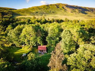 Luxury Off-Grid Cabin with Outdoor Bath in Scotland - 7