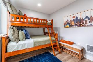 Spacious 3BR Home Sleeps 8 Private Backyard - 2