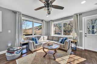 Peaceful 3BR Escape With National Forest Access - - 0