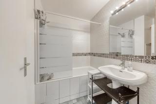 4 min walk to Metro, 60m², renovated, La Défense - Puteaux - 7