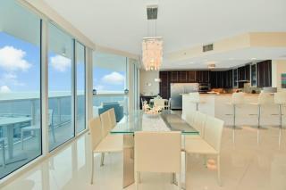 Beachfront Luxury Two bedroom Condo - Pompano Beach - 4