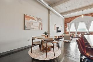 Luxury Penthouse with City Views - 1