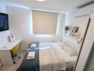 Elephant-In-A-Room w Glass Bath - Zagreb - 8