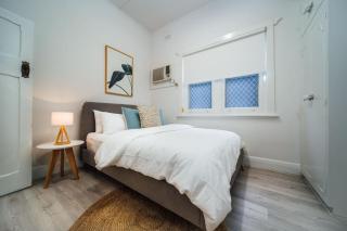 Durham Street Hideaway- Cafes, Beach & Local Glenelg Life- 1BR Sleeps 3 - Budget Holiday or Workcation- Free WiFi Kitchen AC Parking - 0