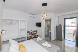 Sunny & Blue Studios 2 - Parasporos - 1