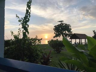 The Blue Haven -Oceanfront Studio with Pool Access - 4