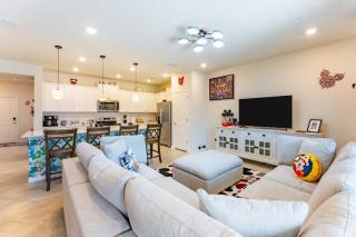 Family-Friendly 5BR with BBQ & Resort Perks - 2