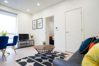 2 Bedroom Apartment By Littlepiggyrentals Short Lets & Serviced Accommodation Stevenage With Free Parking, Gym & Roof Garden - Stevenage - 2