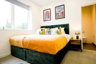 2 Bedroom Apartment By Littlepiggyrentals Short Lets & Serviced Accommodation Stevenage With Free Parking, Gym & Roof Garden - Stevenage - 0