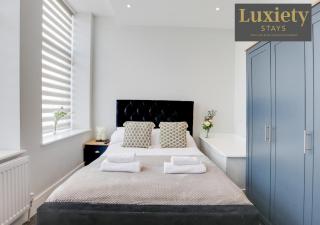 Chic & Stylish 1BR Nr Cliffs Pavillion & Westcliff Beach! by Luxiety Stays Serviced Accommodation - Southend-on-Sea - 1