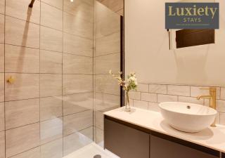 Elegant & Chic 1BR City Centre Nr Westcliff Beach by Luxiety Stays Serviced Accommodation - Southend-on-Sea - 5